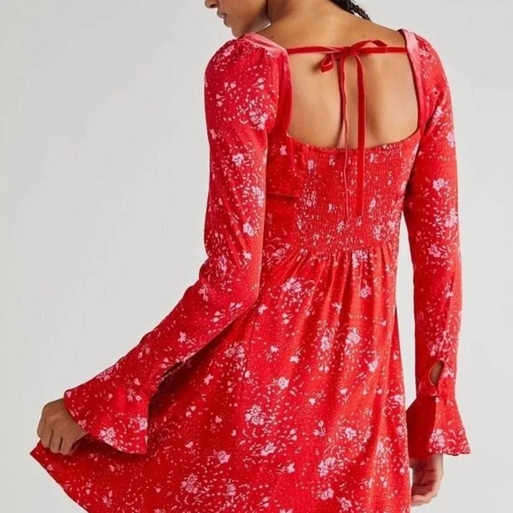 Free People NWT Tess Mini Red Floral Long Sleeve Dress Size Medium - Picture 2 of 9